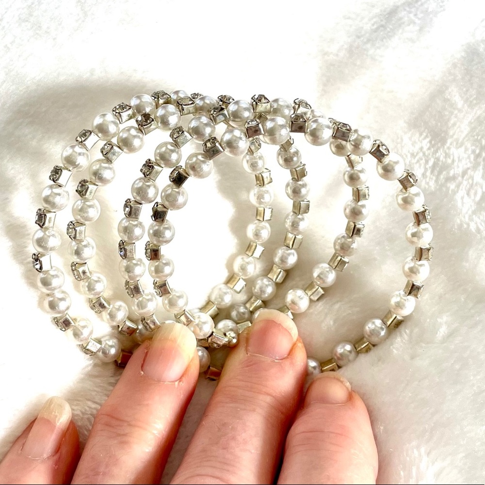 Memory Wire Pearl & Rhinestone Bracelet - Picture 4 of 6